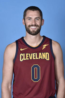 湖人浓眉哥篮下统治力助球队获胜